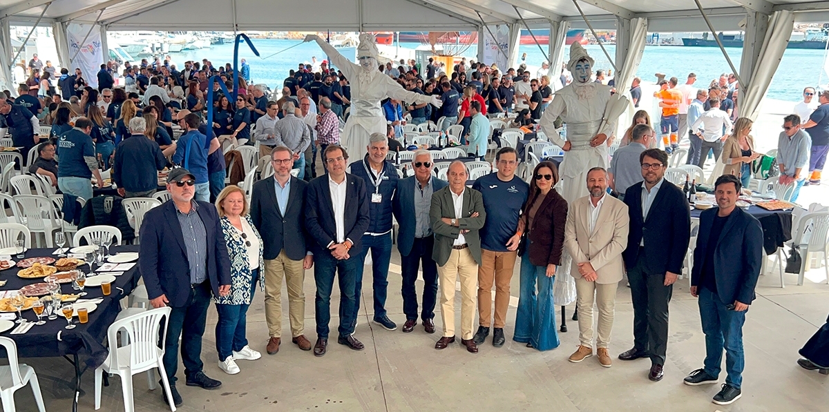 Sergio Carbonell, jefe de Salvamento Marítimo de la Región de Murcia; Ana Correa, presidenta de COEC; Rafael Quesada, presidente de AEVE; Pedro Pablo Martínez, presidente de la Autoridad Portuaria de Cartagena; Francisco Prado, director general de Grupo Diario; Óscar Villar, capitán marítimo de Cartagena; José María Fernández, presidente de ASEAM; José María Gómez, director general de la AP de Cartagena; Gema García; José Verdú, director general de Movilidad y Transportes de la Región de Murcia; Álvaro Valdés, concejal del Área de Empleo, formación y Contratación del Ayuntamiento de Cartagena; Mario Vera, asesor de COEC. Foto J. C. P.