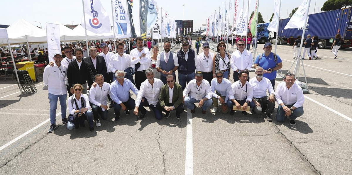 Arriba: Juan Carlos Sarmentero, Joan Cantarell, Damiá Calvet, Emili Sanz, José Alberto Carbonell, Isaac Albert, Lluís Salvadó, Núria Burguera, Juli Fernández i Olivares, Javier Vidal, Manel Galán, Blanca Guitart, Agustí Filomeno, y Fernando Vitoria. Abajo: Carla Salvadó, Joan Pere Gómez, Enric Ticó, Paco Prado, Antonio Llobet, José Antonio Jimeno, Gonzalo Sanchís, Paco Núñez, José Carlos Llagostera y Xavi Solera.