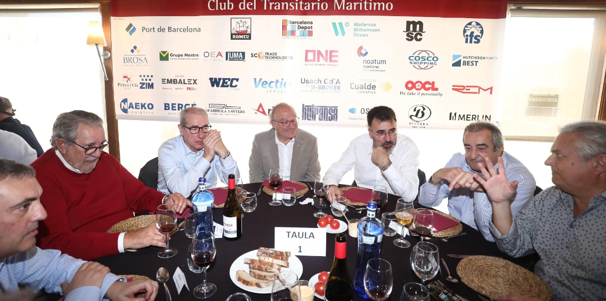 Salvador Richard, presidente de la Asociación de Agentes Consignatarios de Buques de Barcelona; Javier Vidal, presidente de la Asociación de Empresas Estibadoras Portuaria de Barcelona; José Alberto Carbonell, director general de Port de Barcelona; Jaume Altisent, presidente del Club del Transitario Marítimo; Lluís Salvadó, presidente de Port de Barcelona; Emili Sanz, presidente de ATEIA-OLTRA Barcelona; y Enric Ticó, presidente de FETEIA