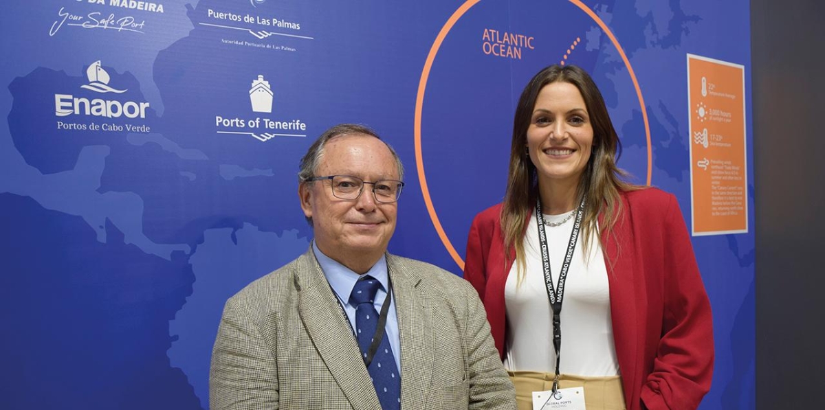 Luz Marina Espiau, jefa de Unidad Comercial y Marketing; y Javier I. Mora, director de la AP de Santa Cruz de Tenerife. Foto B.C.