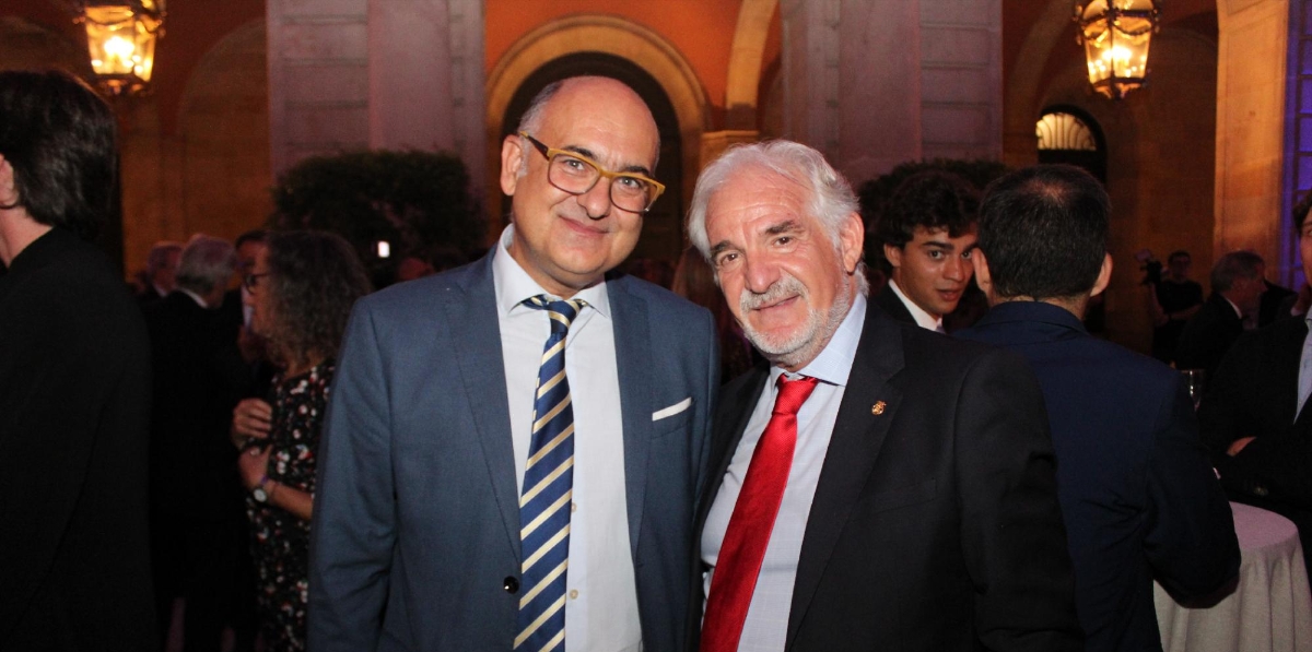 Carlos Gavilanes, jefe de vigilancia Aduana de Catalunya, y Manuel López, presidente del Colegio Oficial de Agentes de Aduanas de Tarragona y secretario General del Consejo General de los Agentes de Aduanas y Representantes Aduaneros de España. Foto A.Tejera.