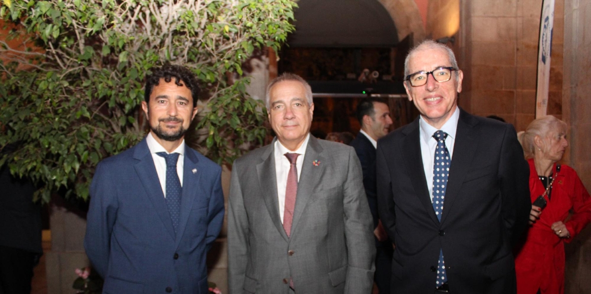 Damià Calvet, presidente Port de Barcelona; Pere Navarro, delegado especial Estado CZFB, y José Alberto Carbonell, director general Port de Barcelona. Foto A.Tejera.