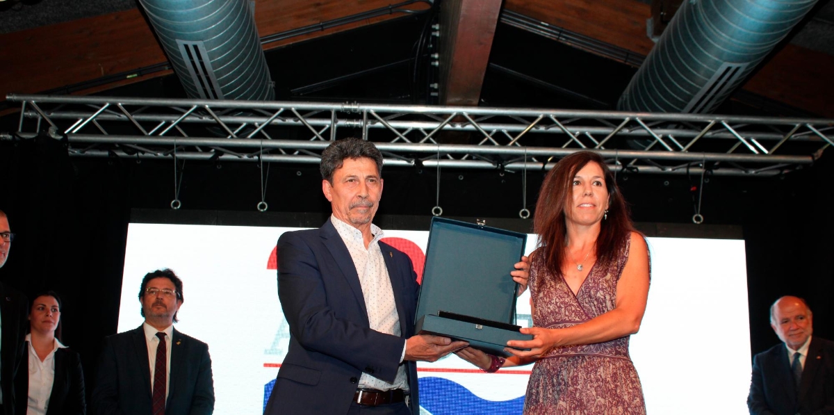 Manel Castaño, teniende de alcalde de Educación, Ocupación y Desarrollo Económico del Ayuntamiento de Tarragona, y Xènia Moya, de Volskwagen Group España Distribución. Foto J.C.S.