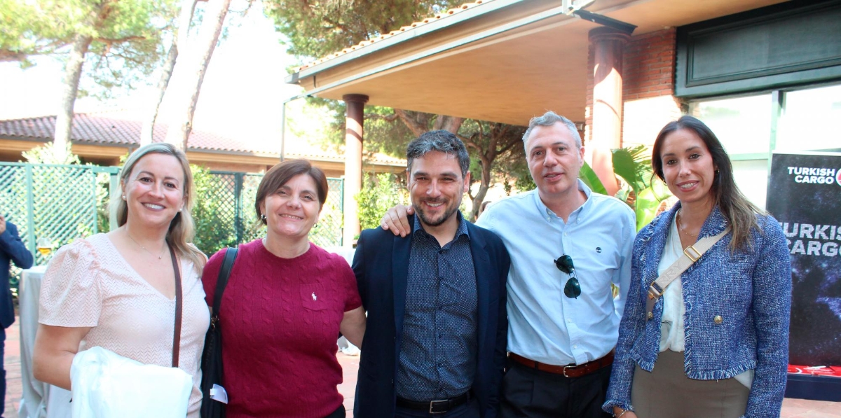 Berta Gómez (Webcargo), Flore Debray (Qatar Airways), Iván López (Qatar Airways), Xavier Pomares (Decoexsa) y Adriana Gutiérrez (Webcargo). Foto J.C.S.