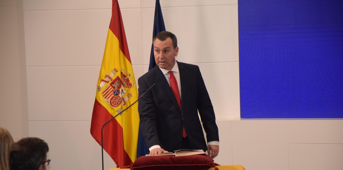 Gustavo Santanta, director general de la Marina Mercante, en el momento de la jura de su cargo.