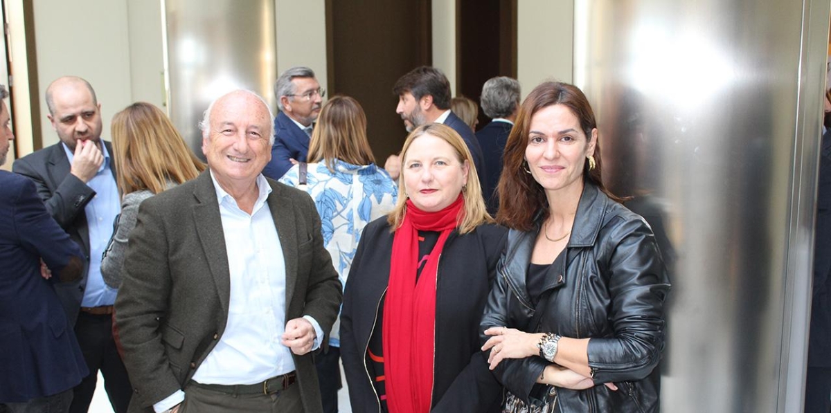 Rafael Aznar; Inmaculada García (CEV) y Fátima Zayed (VPI).