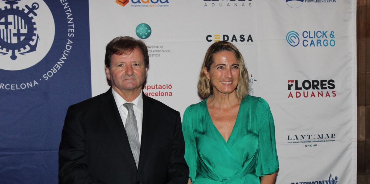 Antonio Llobet, presidente COACAB, y Núria Burguera, directora de Comunicación del Port de Barcelona. Foto A.Tejera.