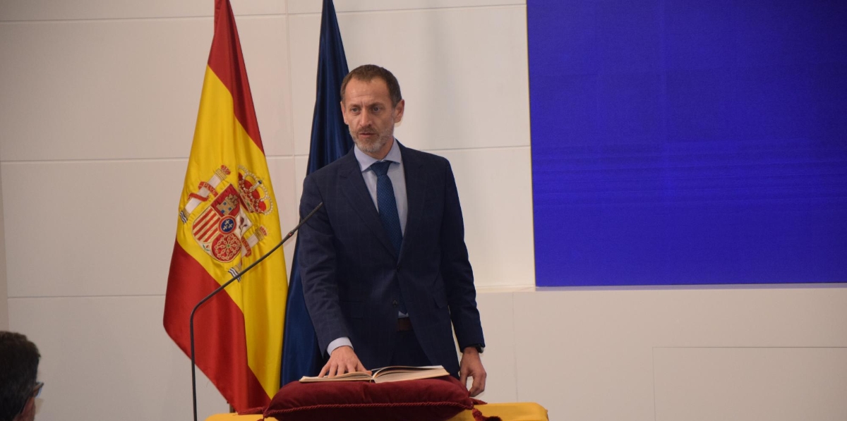 Ángel Contreras, presidente de Adif y Adif AV, en el momento de la jura de su cargo.