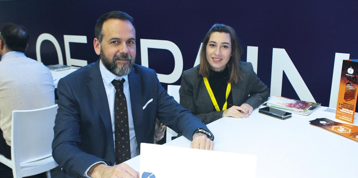 Arantxa Barrachina, responsable de Comercial y Marketing; y Adolfo Noguero, jefe del Departamento Comercial y de Expansión.