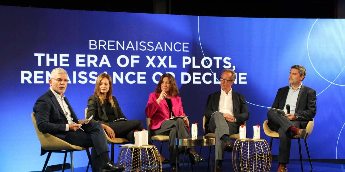 Panel sobre parcelas XXL en BNEW Real Estate. Foto A.T.