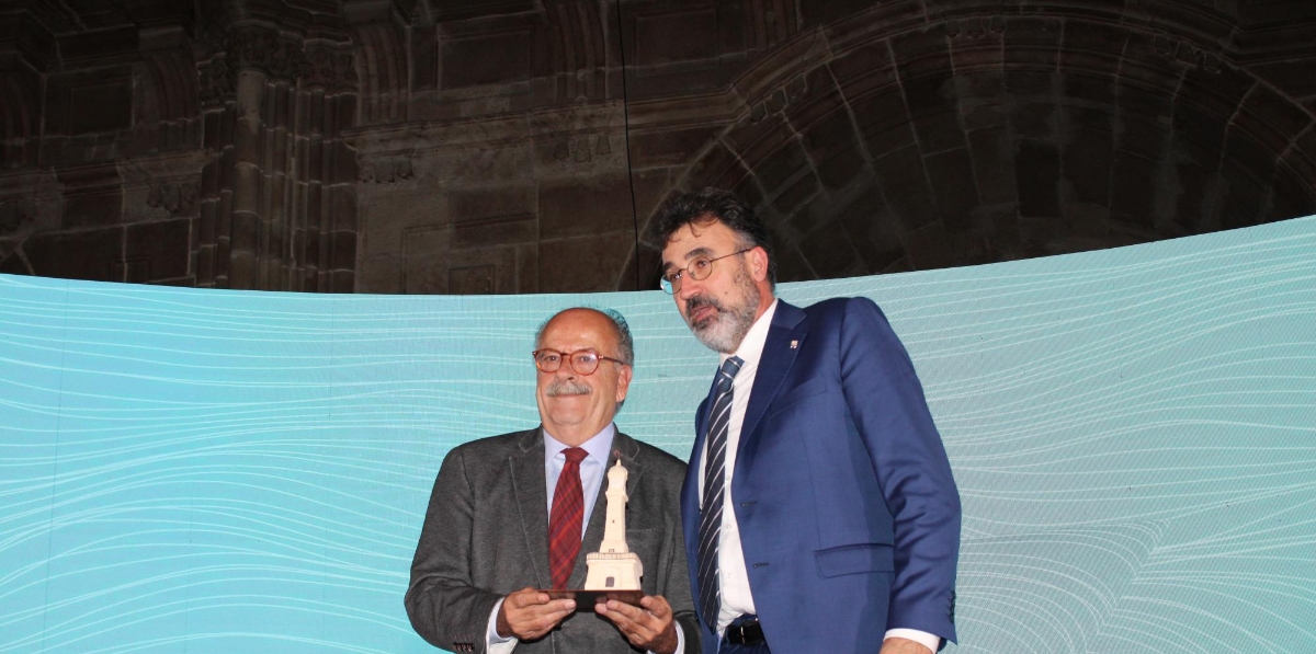 Reconocimiento a Joan Colldecarrera, actualmente director de la gerencia urbanística en Port Vell, por su carrera dedicada al Port de Barcelona. Foto A.T.