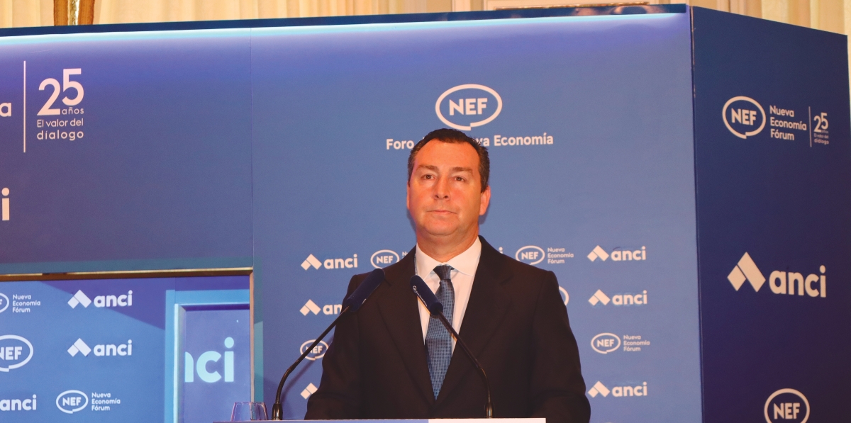 Desayuno Gustavo Santana, presidente de OPPE