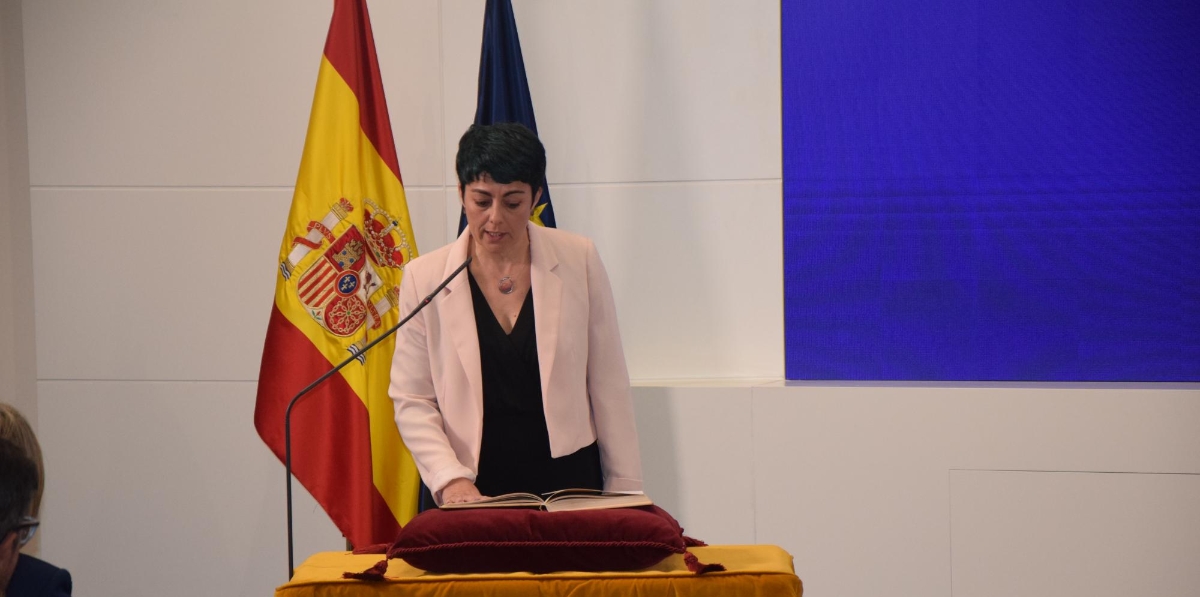 Marta Elia Serrano, secretaria general de Transporte Terrestre, en el momento de la jura de su cargo.