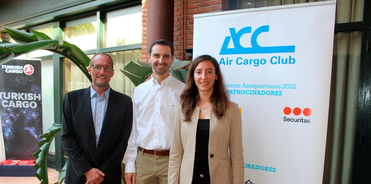 Toni Juárez (Transjunior), Carlos Lozano (Mat Cargo) y Elena Arribas (Damco Maersk). Foto J.C.S.