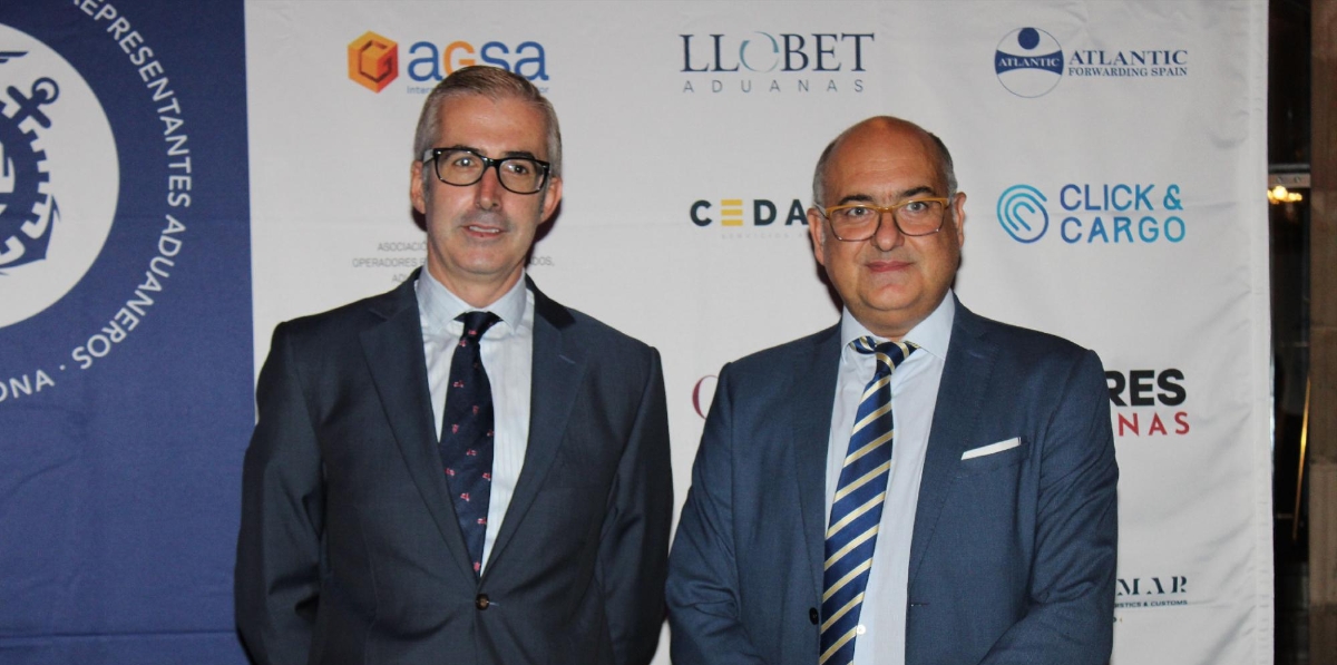 Josep Carles Llagostera, administrador Aduana Barcelona, y Carlos Gavilanes, jefe de vigilancia Aduana de Catalunya. Foto A.Tejera.