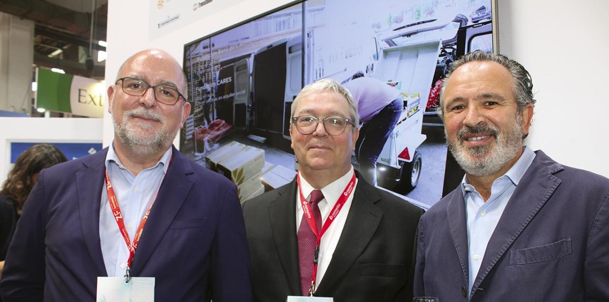 Ximo Ramon Lestau, de Noatum; Jordi Trius, presidente de la Asociación de Consignatarios de Barcelona, y Xavier Vázquez, CEO de Noatum. Foto A.T.