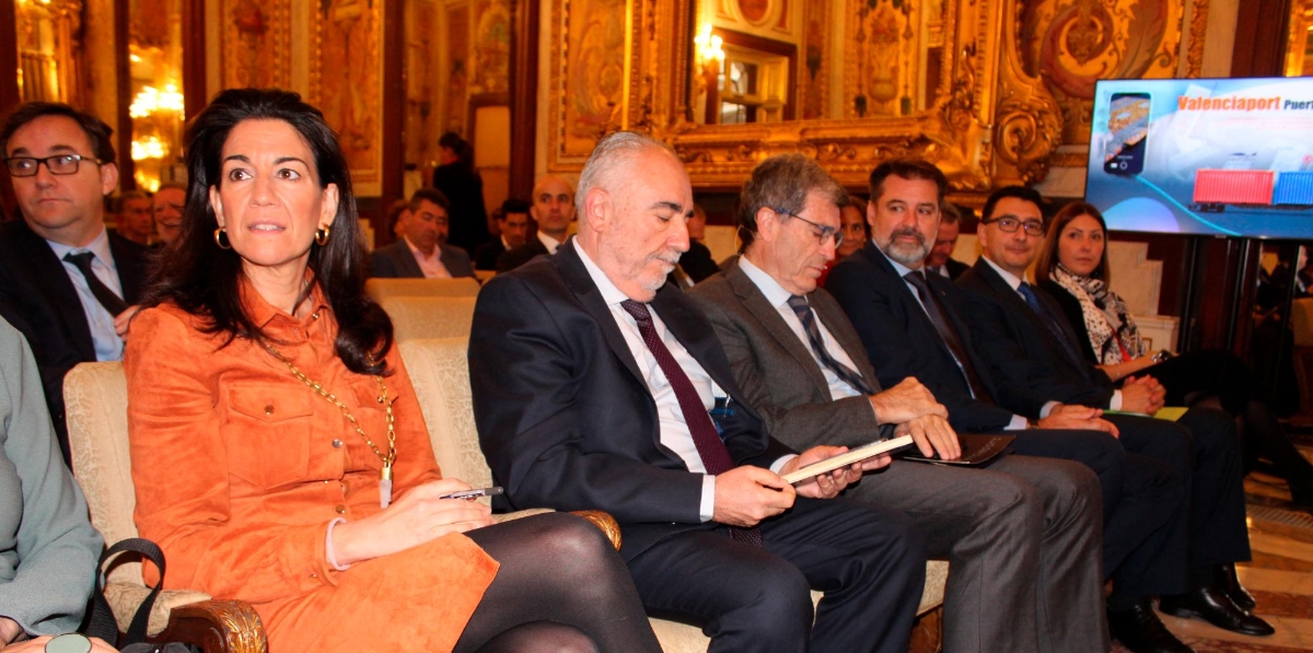 Pilar Caro, directora de la Fundación Conexus; Francesc Sánchez, director de la APV; Aurelio Martínez, presidente de la APV; Ignacio Ballester, deputy country manager de MSC España; Manuel García, jefe de Inteligencia de Negocio de la APV; y Cristina Rodríguez, jefa de Comercial y Clientes de la APV.