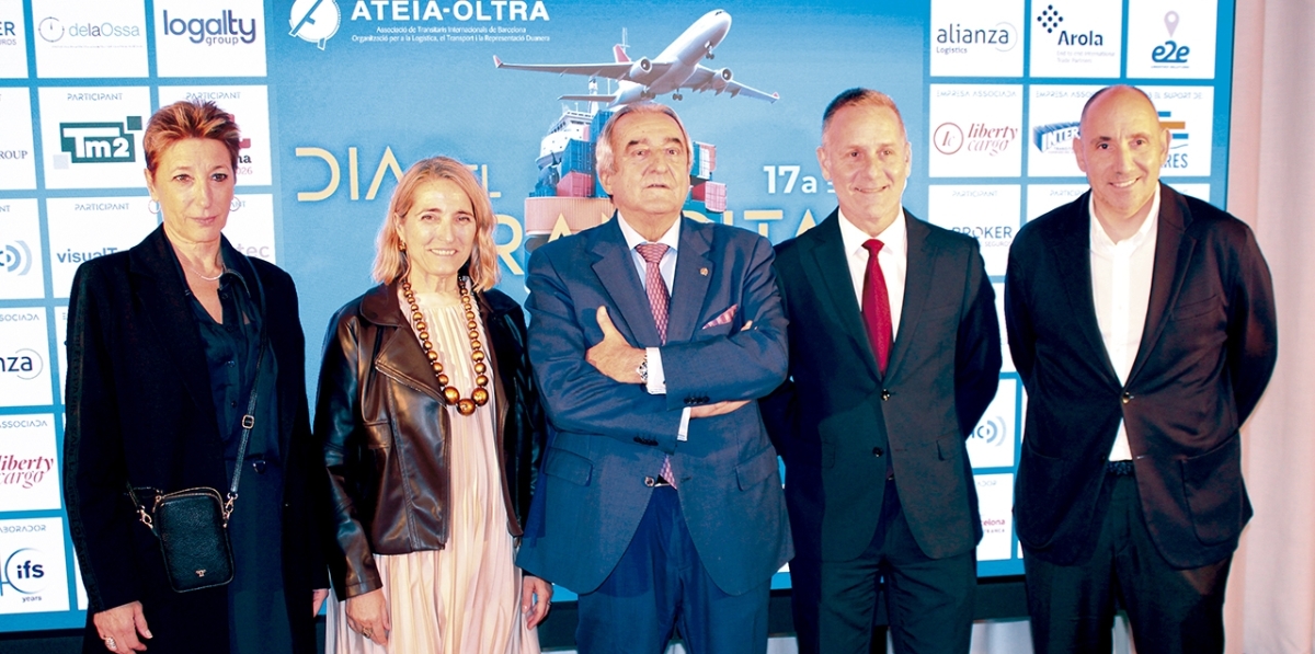 Carla Salvador, subdirectora general de Comercial y Marketing de Port de Barcelona; Núria Burguera, directora de Comunicación de Port de Barcelona; Emili Sanz, presidente de ATEIA-OLTRA Barcelona; Jordi Guerrero, director general de CILSA; y Carles Mayol, jefe de la división de Contenedores de Port de Barcelona. Foto M.V.