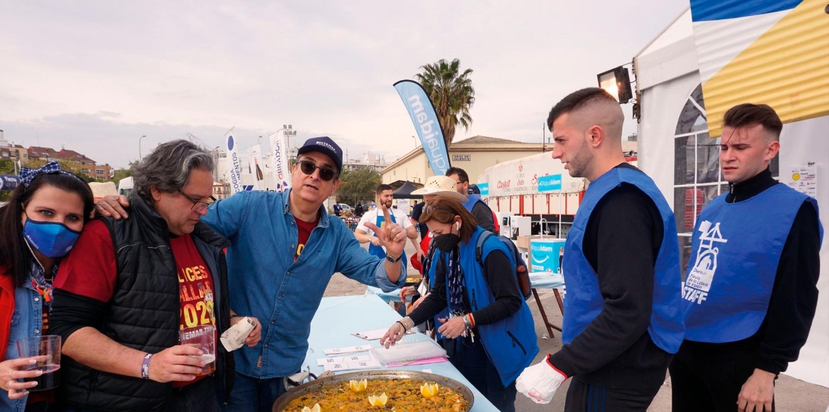 Presentando paellas a concurso
