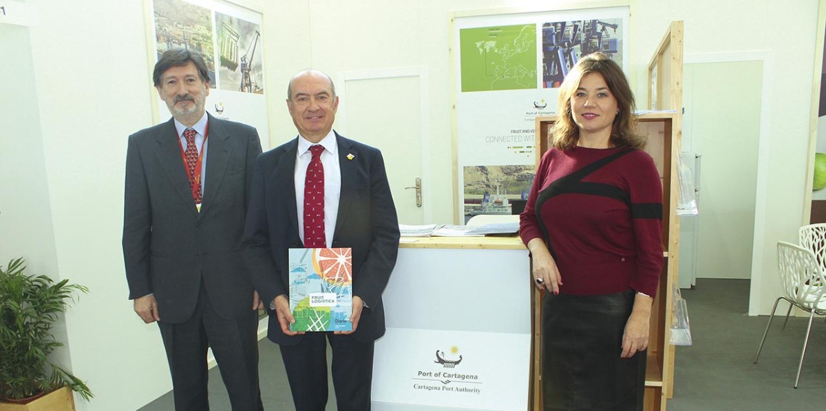 Desde la izquierda: Fernando Muñoz, director de Desarrollo de Negocio; Fermín Rol, director de la AP de Cartagena; y Carmela Pérez, del departamento de Desarrollo de Negocio. Foto: BC.