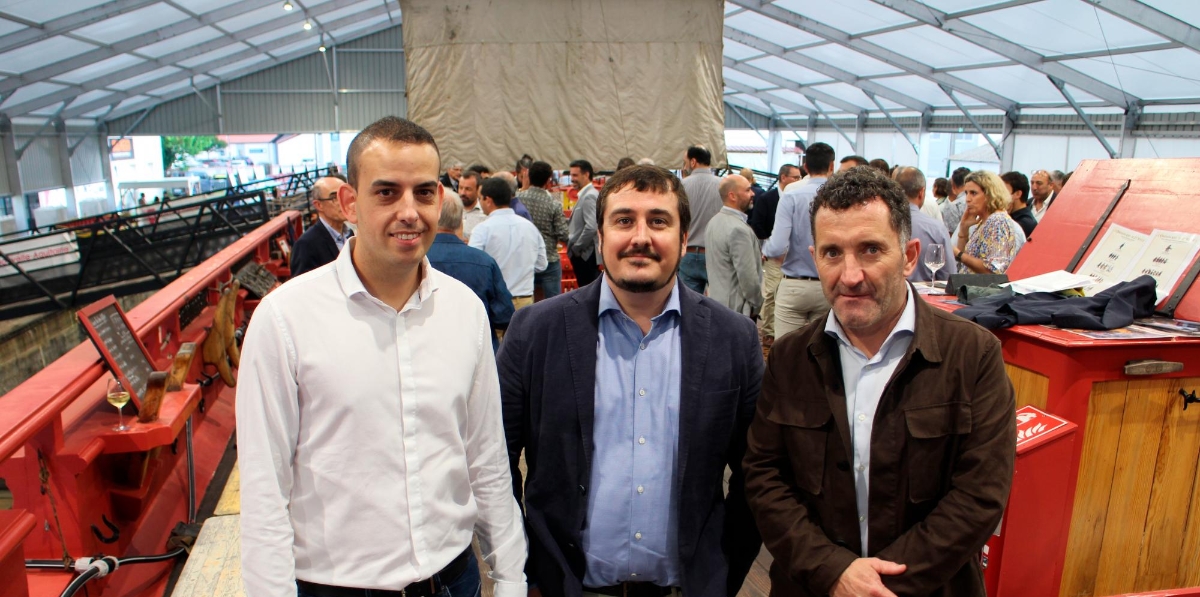 Desde la izquierda: Pablo García, director general de Synergy; Alberto Jiménez, responsable comercial de Synergy; Mikel Echegaray, gerente de Berango 2004 y miembro de la Junta Directiva del CLIPER. Foto J.P.