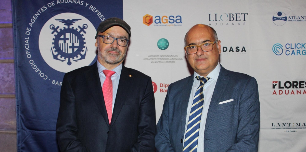 Carles Cardona, OEA Consultores, y Carlos Gavilanes, jefe de vigilancia Aduana de Catalunya. Foto A.Tejera.