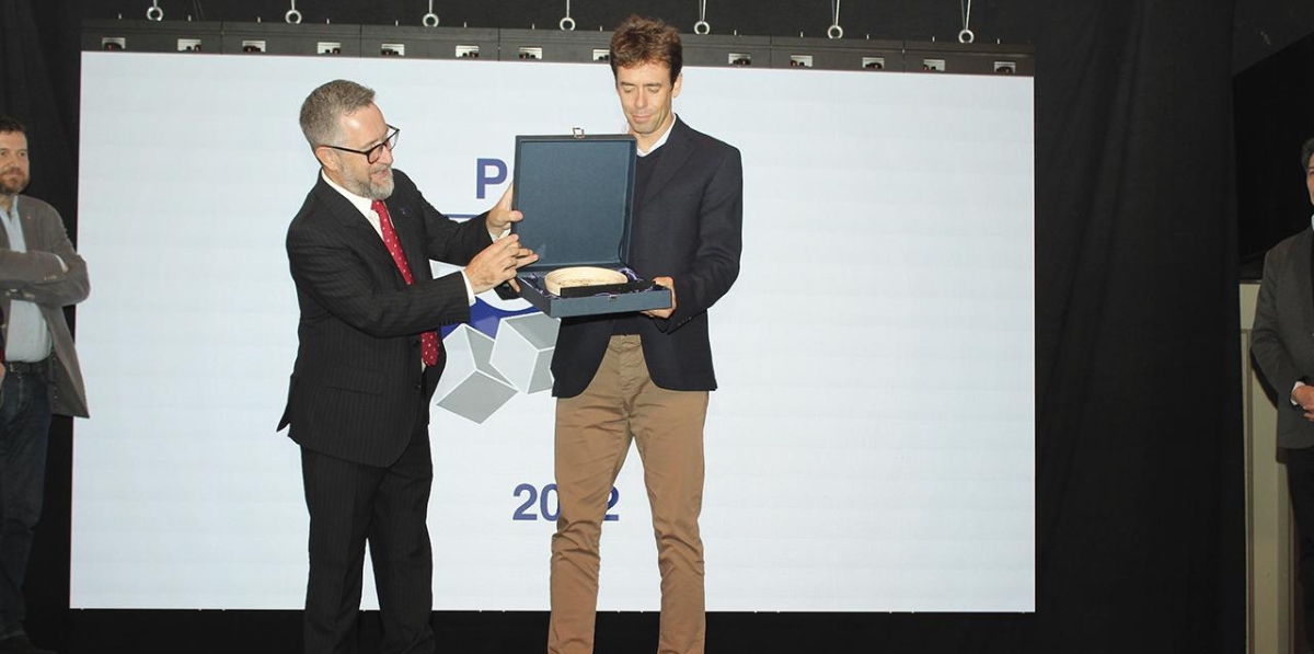 El premio a la empresa más activa en la proyección exterior del Puerto de Tarragona recayó en Ocibar Marina Tarragona, S.L.U.- Port Tarraco. Recibió el premio Antonio Saforteza (a la derecha). Foto: JMB.