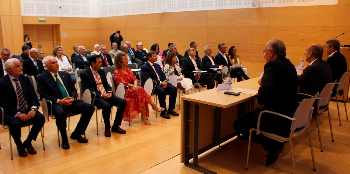 Durante el acto se ha recordado la trayectoria del Colegio y su importancia para la ciudad de Irún. Foto J.P.