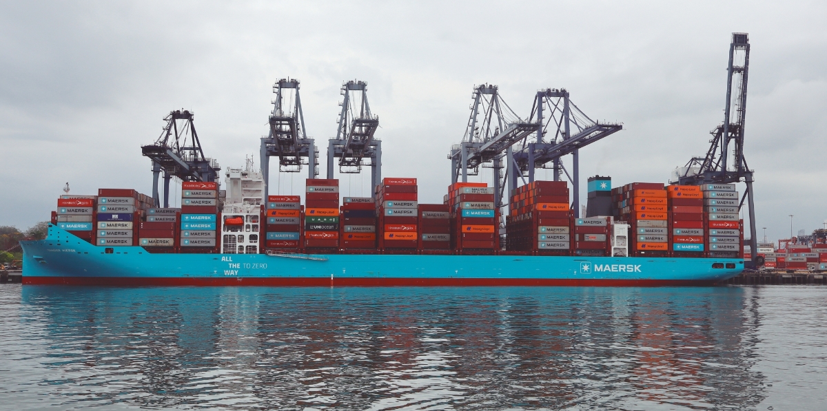 El “Tangier Maersk” en la terminal de contenedores de Balboa (Pacífico), operada hasta enero por Hutchison. Foto J.P.