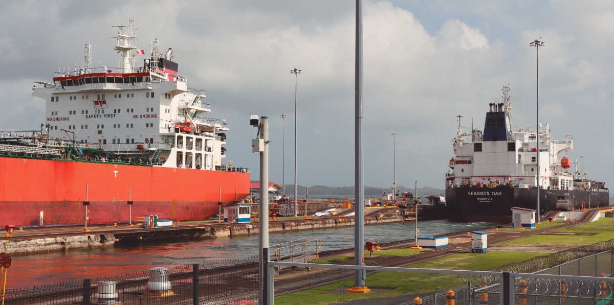 Tránsjto de buques en Gatún. Foto J.P.