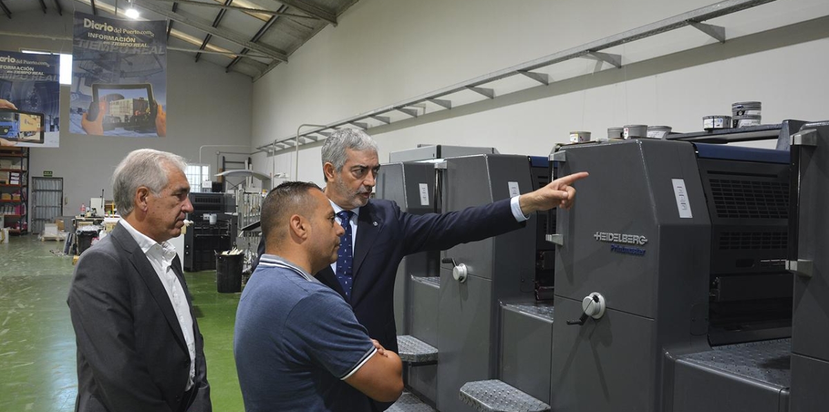 Durante la visita a las instalaciones de Grupo Diario, los participantes en el Desayuno Informativo pudieron comprobar de primer mano el funcionamiento de la imprenta. Foto: Raúl Tárrega.