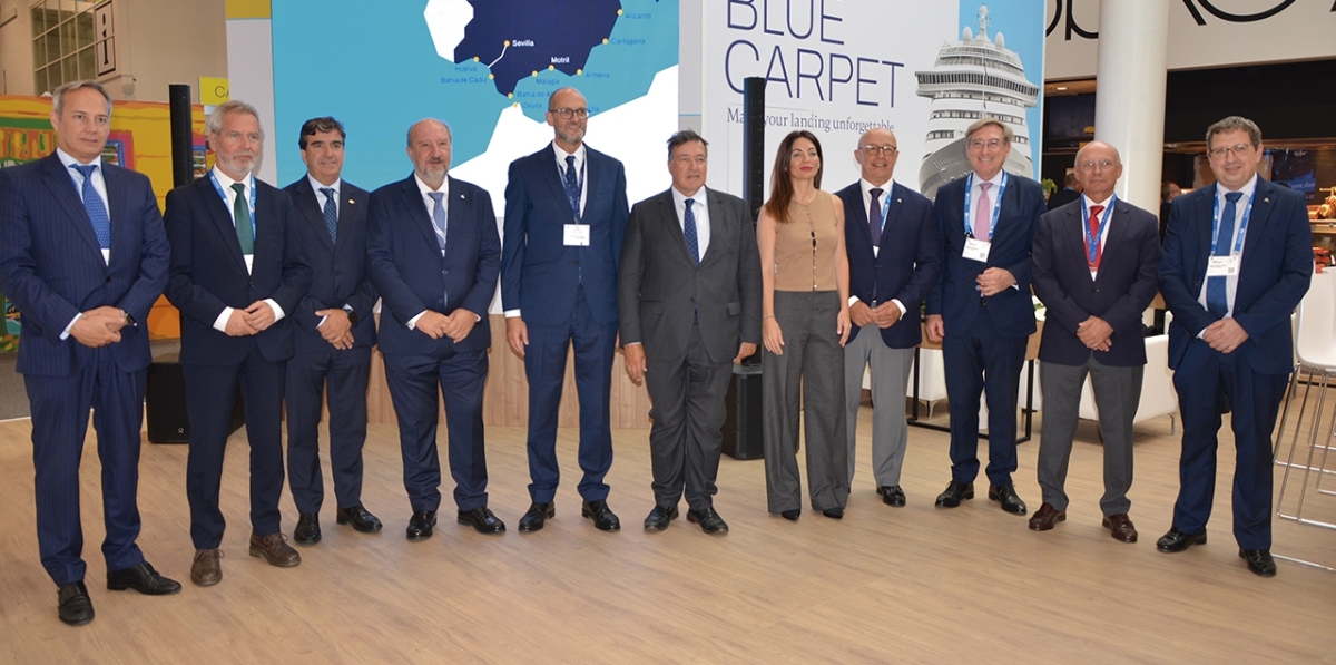 Francisco Trujillo, director A.P, Las Palmas; José García Fuentes, presidente A.P. Motril; Martín Fernández Prado, presidente A.P. A Coruña; Manuel Ángel Quevedo, presidente A.P Melilla; Pedro García Navarro, director de Explotación Puertos del Estado; Dago Elorza, cónsul general de España en Hamburgo; Rosario Soto, presidenta A.P. Almería; Pedro Suárez, presidente A.P Tenerife; Rafael Carmona, presidente A.P. Sevilla; Carlos Rubio, presidente A.P. Málaga y Pablo Nieto, director A.P.Tenerife. Foto J.C.P.