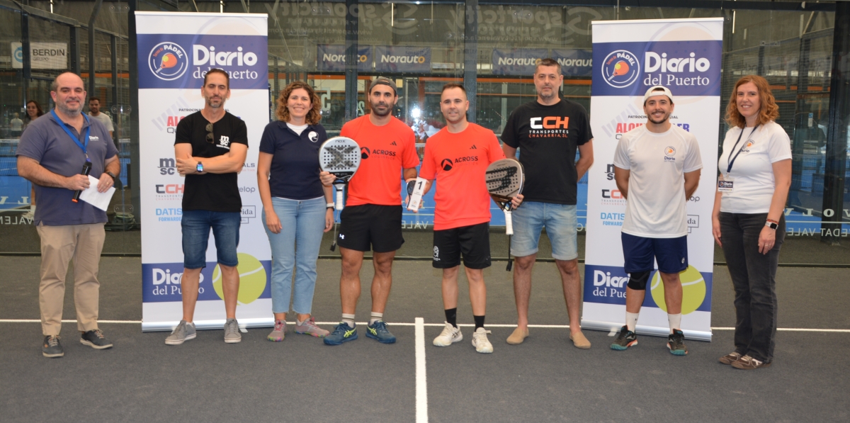 Fernando Vitoria (Grupo Diario), Antonio Vitoria (MSC Terminal Valencia), Begoña Llopis (APM Terminals), Carlos Sánchez y Francis Rubio, (Across Logistics), César Chavarría (Transportes Chavarría), Alexandre Navarro (Prodevelop) y Loli Dolz (Grupo Diario). Foto J.C.P.