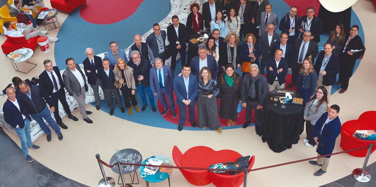 La Autoridad Portuaria de Valencia reunió a cerca de un centenar de profesionales del sector logístico y cerámico. Foto J.C.P.