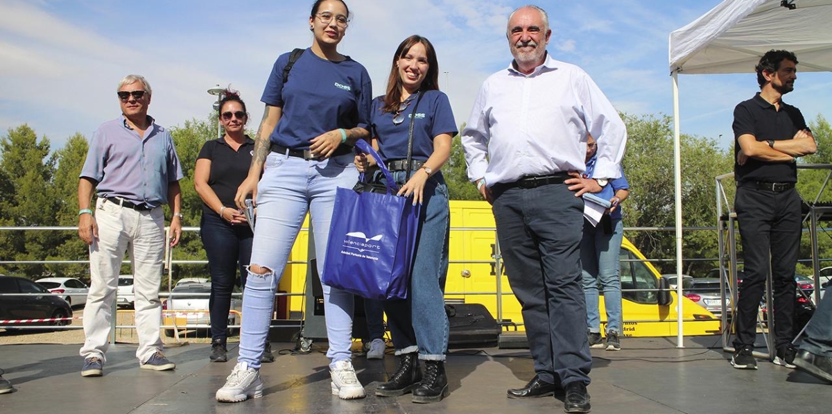 La APV entrega su primera mochila.