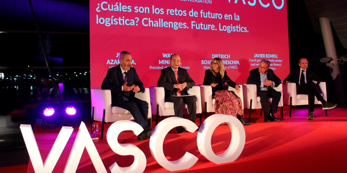 Jon Azarloza, de VASCO; Wan Min, de COSCO Europe; PIlar Kaltzada, moderadora; Dietrich Scheder-Bieschin, CEO de MACS; Javier Romeu, miembro del Consejo de Dirección de Grupo Romeu. Foto J.P.
