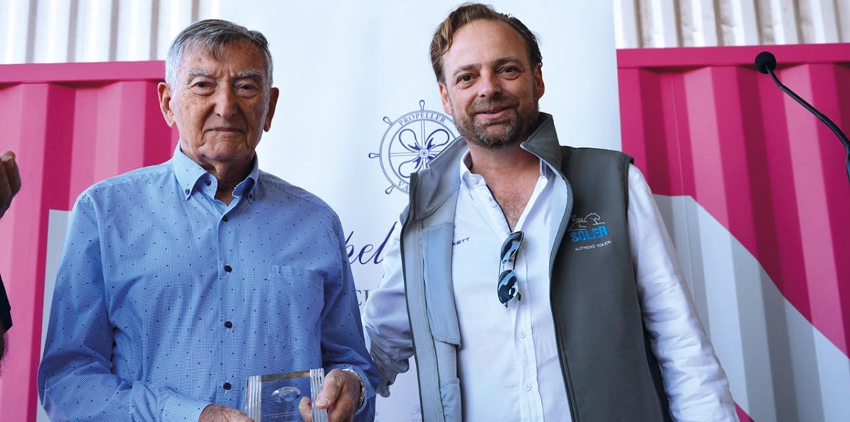 Francisco Roca Monzó recibió el reconocimiento oficial del International Propeller Club of the United States por su trayectoria profesional de manos de Alfredo Soler, presidente de Propeller Valencia.