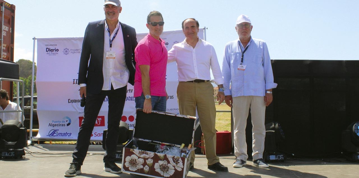 Gerardo Landaluce (Presidente APBA) entrega premio a Javier Fernández (Marontec) - Baúl delicatessen.
