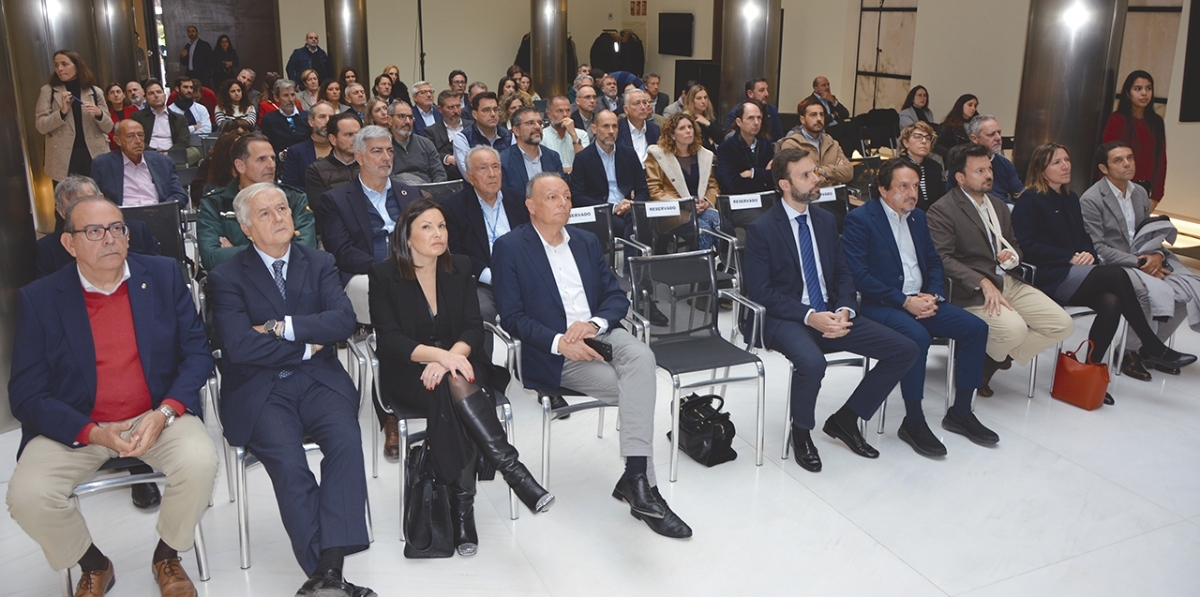 La comunidad portuaria valenciana acudió a la presentación del plan. Foto J.C.P.