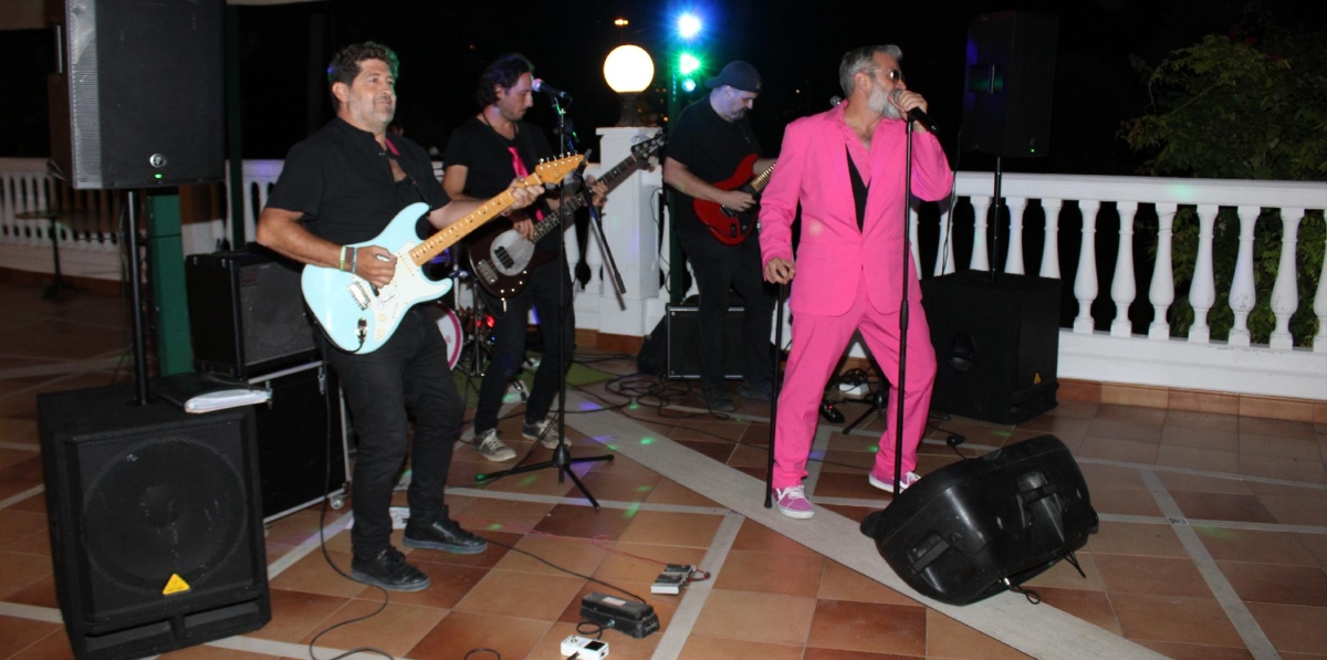 Una banda de música en directo amenizó el cóctel. Foto A.T.