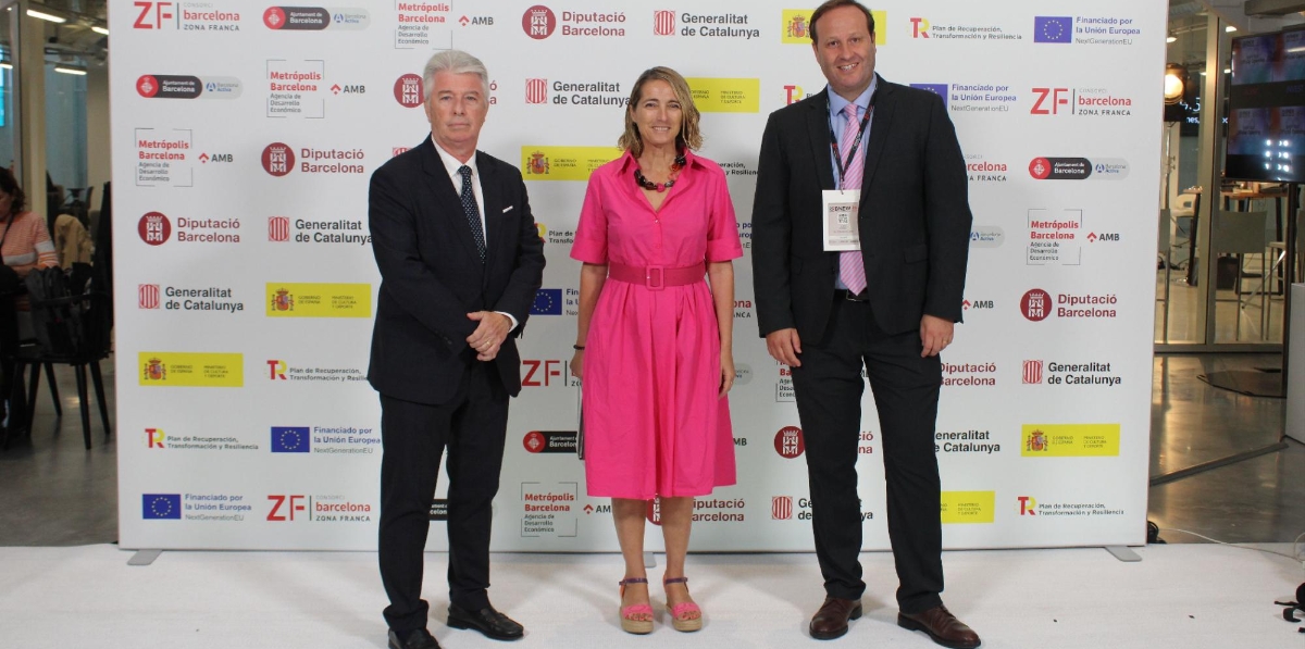 Manel Galan, jefe de Relaciones Institucionales del Port de Barcelona; Núria Burguera, directora de Comunicación del Port y Lluis López, adjunto a la Dirección de Comunicación Corporativa en el Consorci de la Zona Franca de Barcelona. Foto A.T.