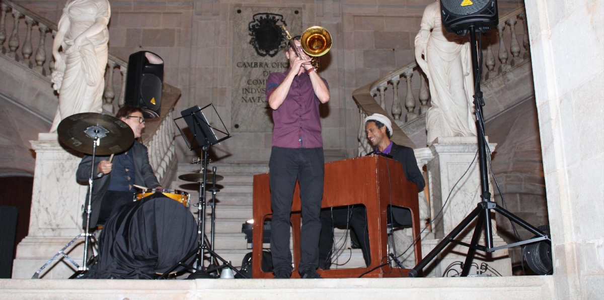 La música en directo amenizó el acto. Foto A.Tejera.