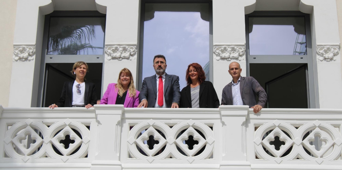Gemma Peñalver, directora de la obra; Natàlia Garriga, consellera de Cultura en funciones, Lluís Salvadó, presidente AP Barcelona; Laia Bonet, teniente de alcaldía del Ayuntamiento de Barcelona; y David Pino, director de Port Vell. Foto M.V.