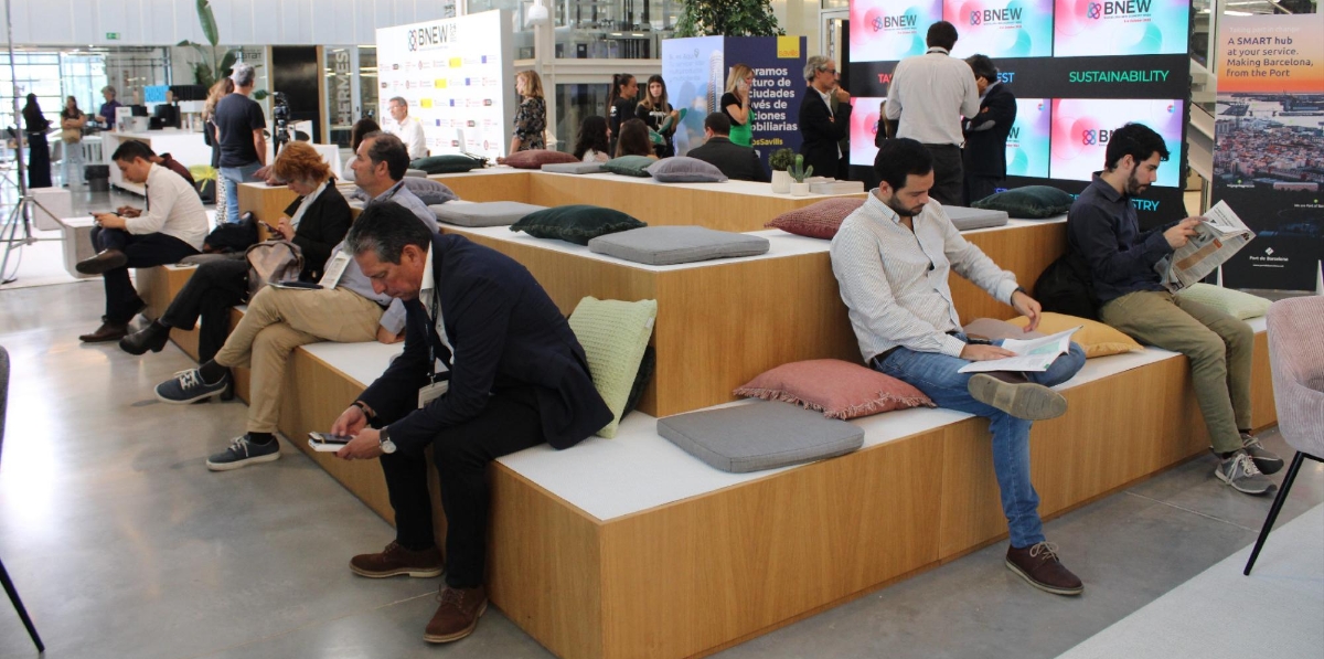 Espacio de lectura entre pantallas en BNEW. Foto A.T.