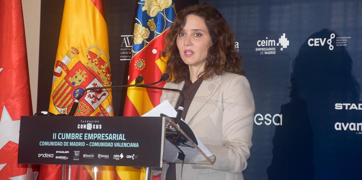 Isabel Díaz Ayuso, presidenta de la Comunidad de Madrid, durante su intervención en la rueda de prensa celebrada en el marco de la II Cumbre Empresarial Madrid-Valencia. Foto M.J.
