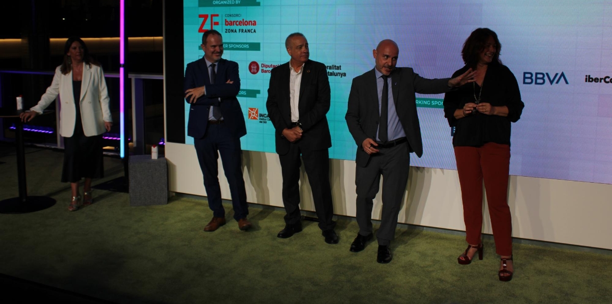Blanca Sorigué, directora general del CZFB; Joan Romero, director ejecutivo de ACCIÓ; Pere Navarro, delegado especial del Estado en el CZFB; Carlos Prieto, delegado del gobierno de España en Catalunya; y Laia Bonet, 1ª teniente de Alcalde del Ayuntamiento de Barcelona. Foto M.V.