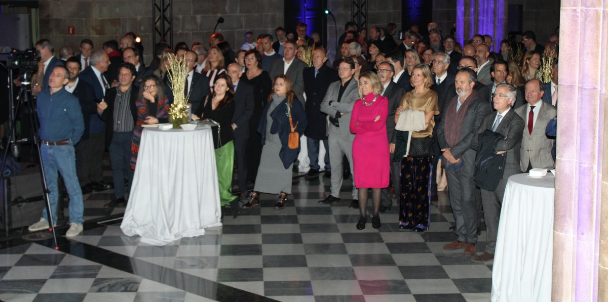 El cóctel de Navidad reunió a gran parte de la comunidad portuaria de Barcelona en la Llotja de Mar. Foto A.Tejera.