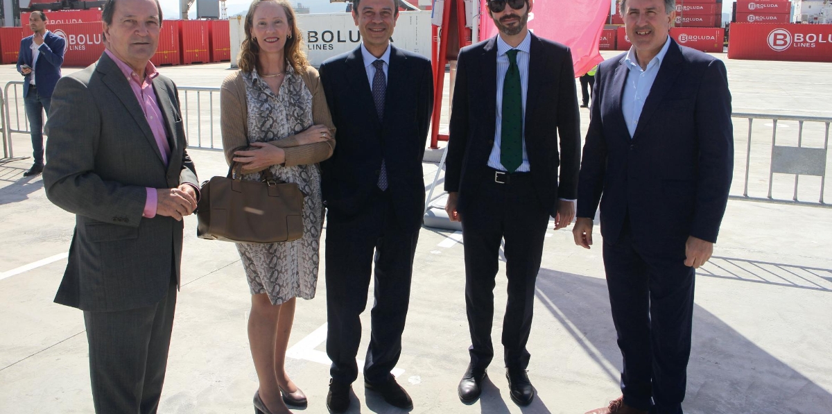 Modesto Piñeiro, Cámara Comercio de Cantabria; Aránzazu de Miguel, OPPE y consejera AP de Santander; Javier Álvarez, AP de Santander; Telmo Esteban, abogado del Estado; Francisco Fernández Mañanes, Zona Franca de Santander. Foto J.P.