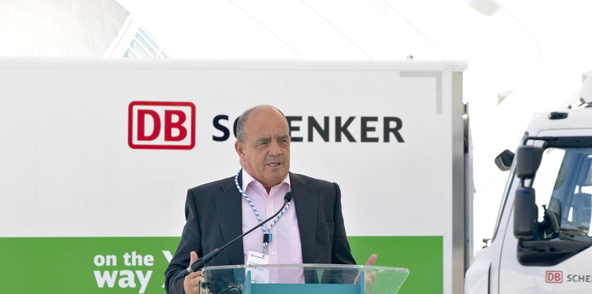 Acto de entrega de dos camiones eléctricos a DB Schenker
