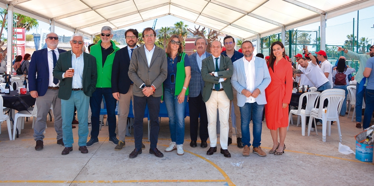 Sergio Rodríguez, jefe de Salvamento Marítimo de Cartagena; Óscar Villar, capitán Marítimo de Cartagena; Paco Prado, director general de Grupo Diario; Álvaro Valdés, concejal de Área de Gobierno de Empleo, Formación y Contratación; Pedro Pablo Hernández, presidente de la Autoridad Portuaria de Cartagena; Eva Monrós, dirección Comercial de Grupo Diario; Andrés Ayala, vicepresidente de la Cámara de Comercio de Cartagena; José María Fernández Uñaz; presidente de la Asociación de Empresarios de Actividades Marítimas de Cartagena; José María Gómez, director de la Autoridad Portuaria de Cartagena, José Antonio Verdú, director de Movilidad y Transportes y Gema García. Foto J.C.P.